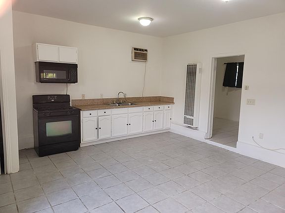 3rd image of 1128 S Gretna Green Way