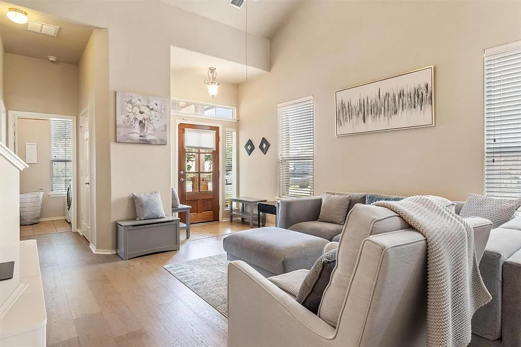 3 bed, 2.5 bath, 1507 sqft, $2,050 — Photo 4