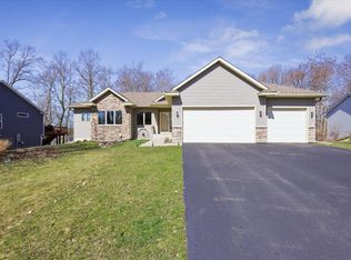 10442 Matthew Dr, Chisago City, MN 55013