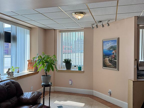 3rd image of 3401 Forbes Ave APT 303