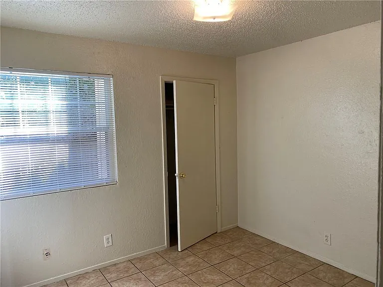 11906 Alpheus Ave #A — Photo 7