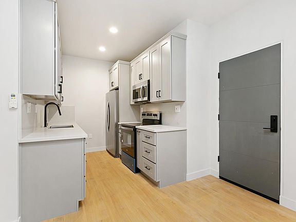 2nd image of 7229 Willoughby Ave APT 17