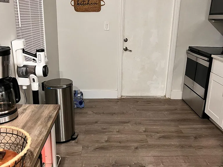 555 NW 15th Ct — Photo 5