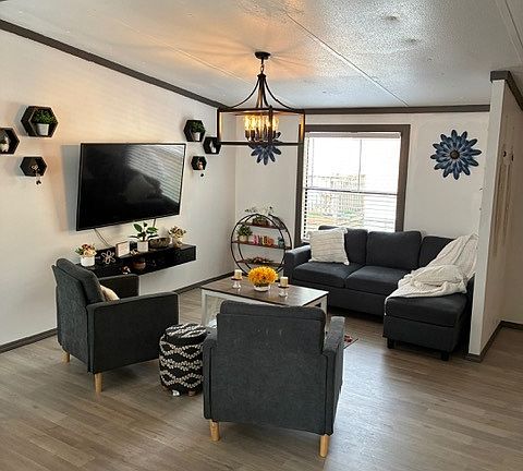 5th image of 215 Lynn Dr #215