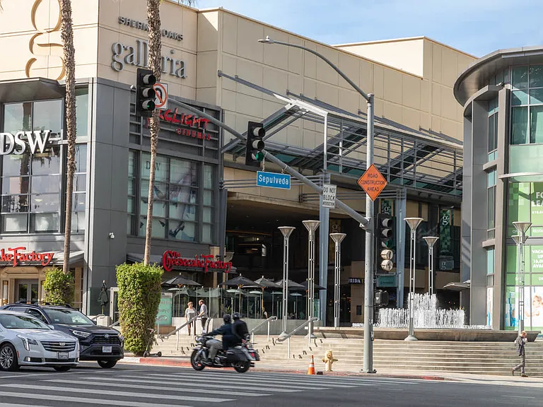 10 minutes away from the Sherman Oaks Galleria.