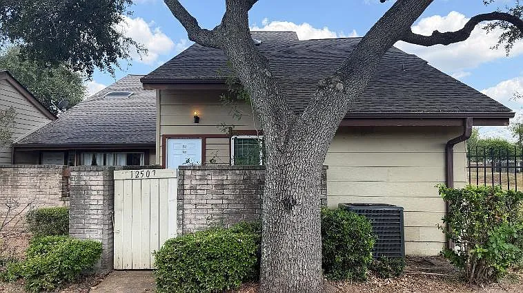3 bed, 2.0 bath, 1264 sqft, $1,600 — Photo 1