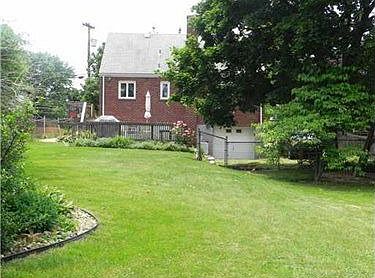 2nd image of 3247 Thornwood Dr
