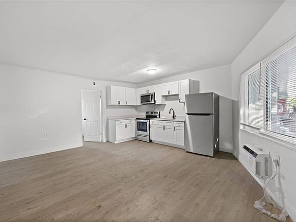 5th image of 1429 Laura St