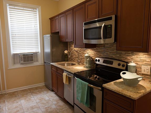 Full kitchen