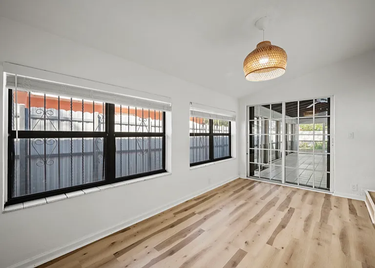 3353 Charles Ave — Photo 5