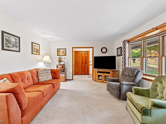 3rd image of 307 Pres Vannes Dr