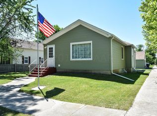 303 3rd St SE, Hillsboro, ND 58045