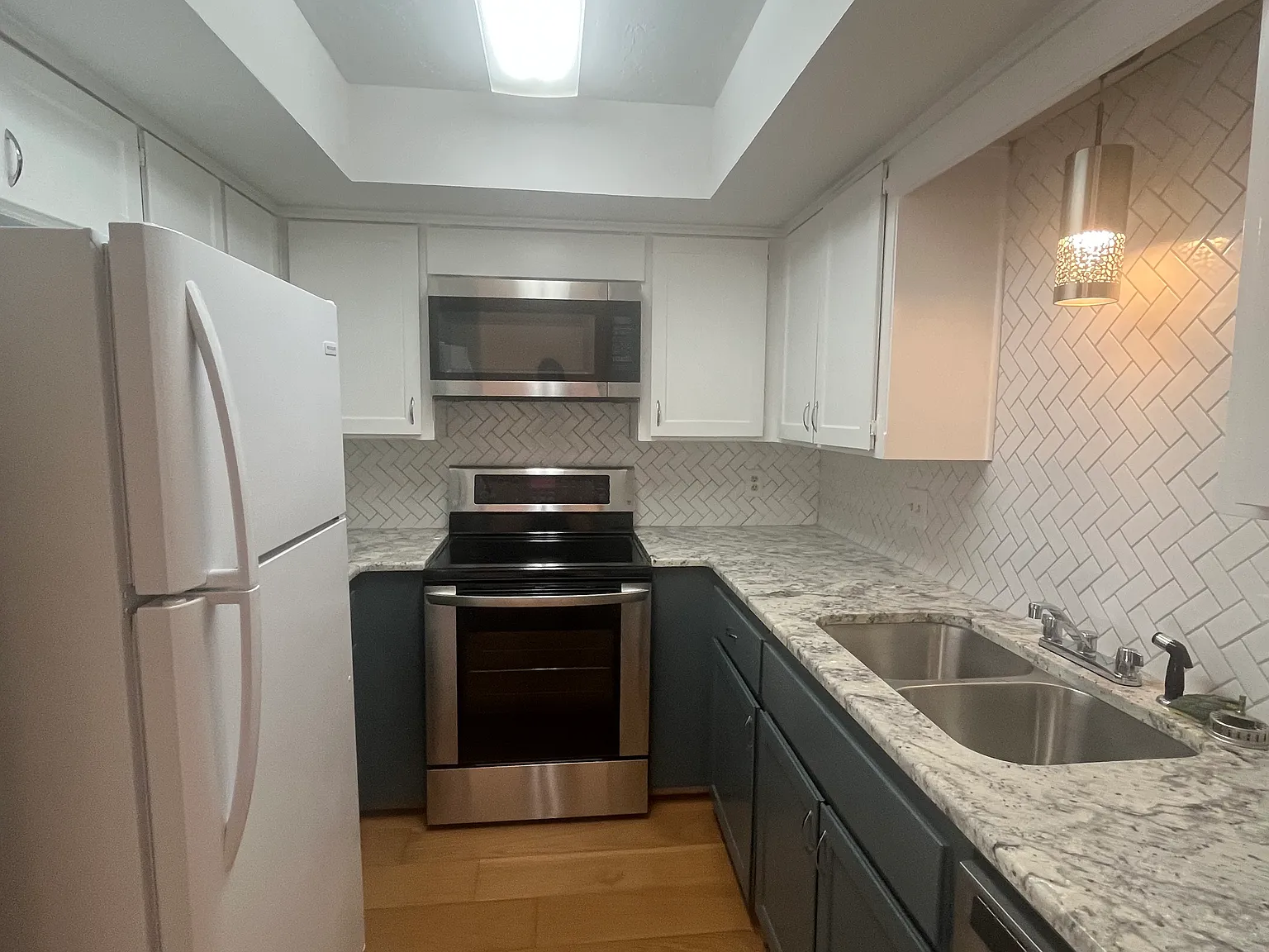 1 bed, 760 sqft, $975 — Photo 2