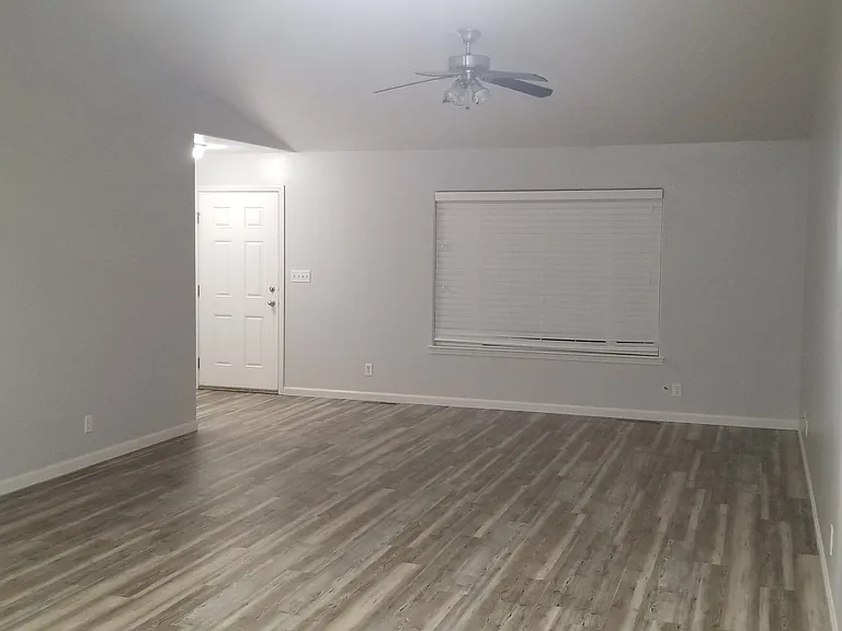 1563 Sommer St — Photo 3
