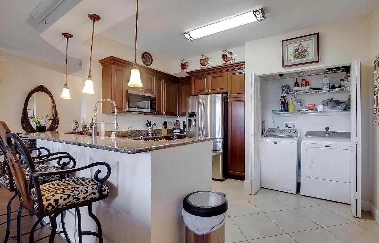 3 bed, 2.0 bath, 744 sqft, $3,800 — Photo 4