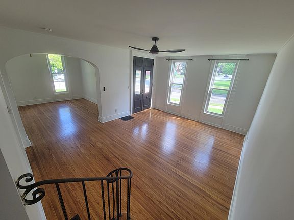 3rd image of 5521 Broadway St #1