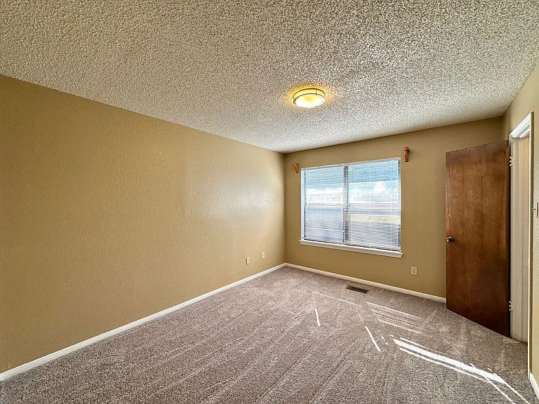 4806 Rainbow Cir — Photo 24