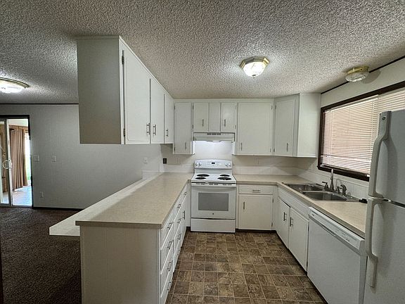 5th image of 612 S 44th Ave