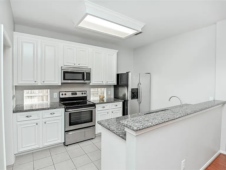 1819 Genesee St — Photo 11