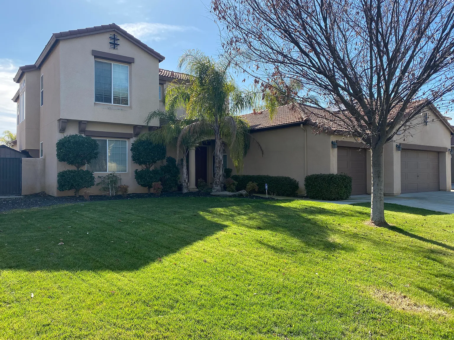 8825 Laguna Dr photo 1