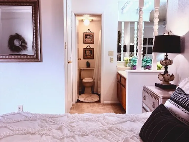 Quail Creek Apts. — Photo 8
