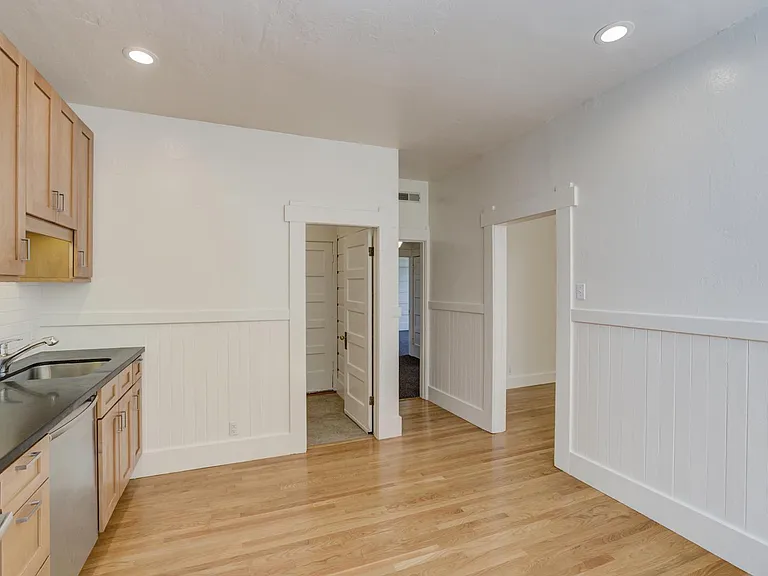 727B Waller St — Photo 8