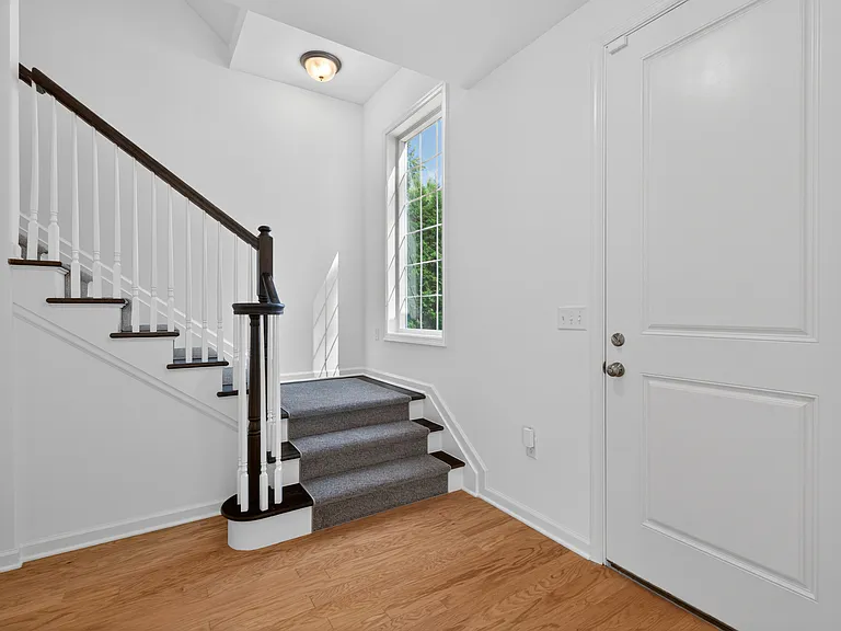 60 Roosevelt Dr — Photo 5