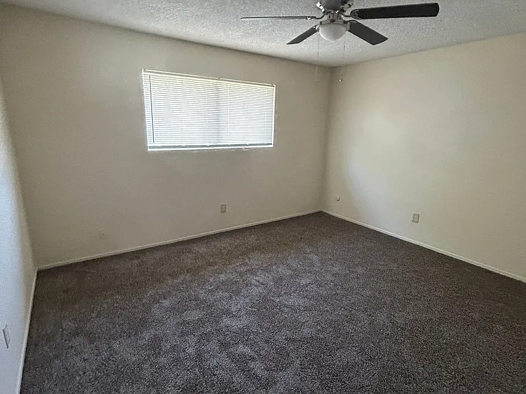 93 E Hazelwood Ln #B — Photo 4