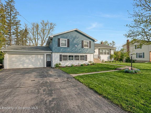 2nd image of 1018 Sleepy Hollow Rd