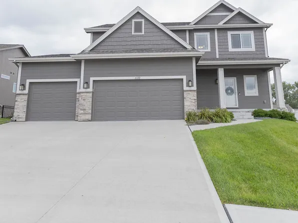 6122 S 211th St, Elkhorn, NE 68022