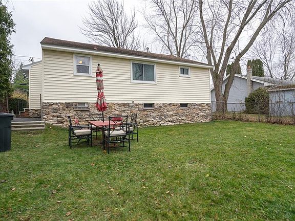 3rd image of 513 Mountainview Ave