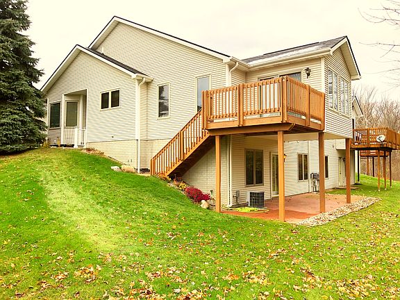 Covered patio side deck