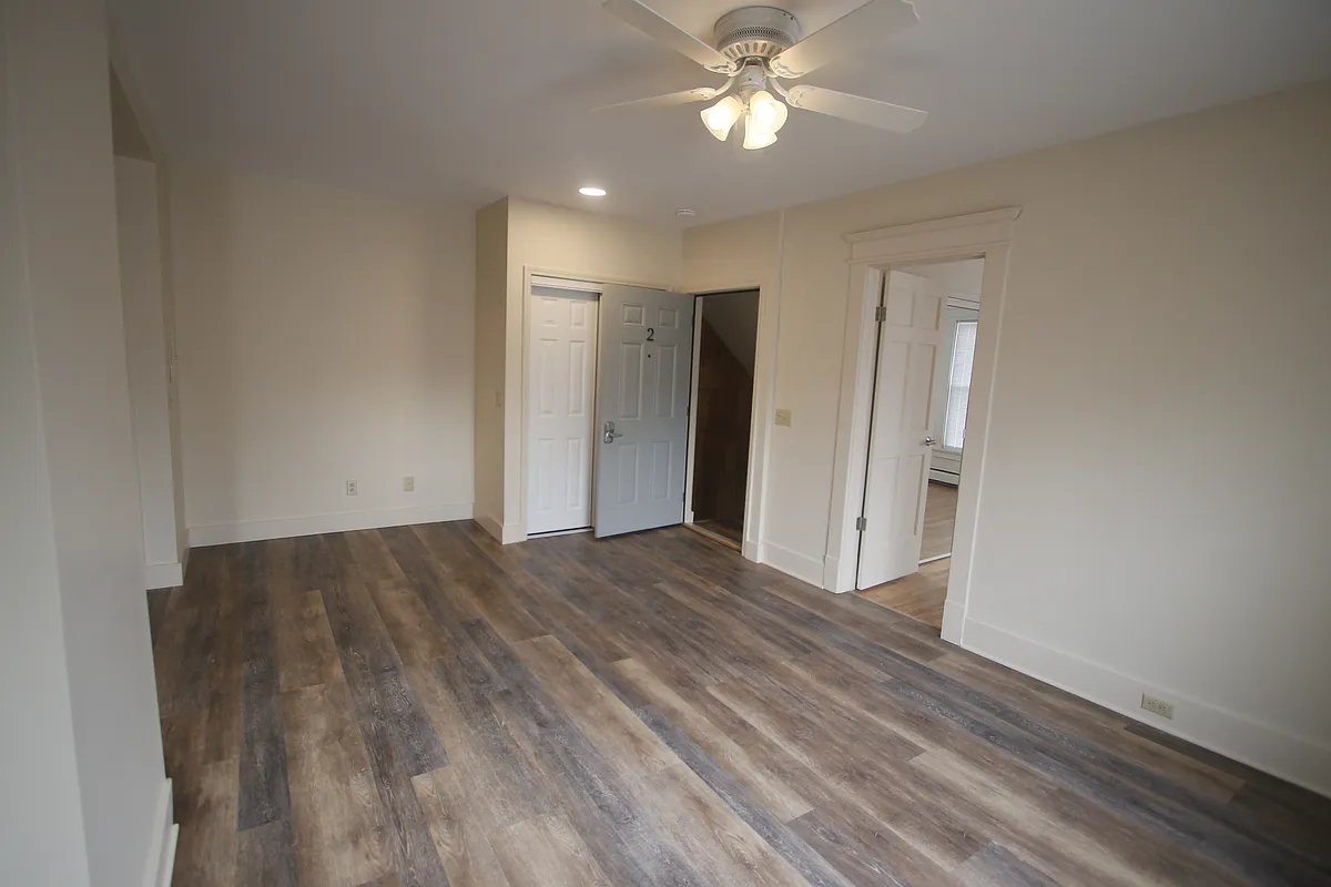 Building Photo - 128 Church St #2