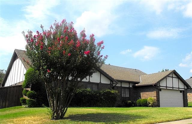 1st image of 208 Stanford Dr