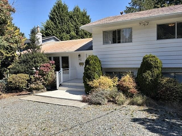 1st image of 1074 Bayview Dr