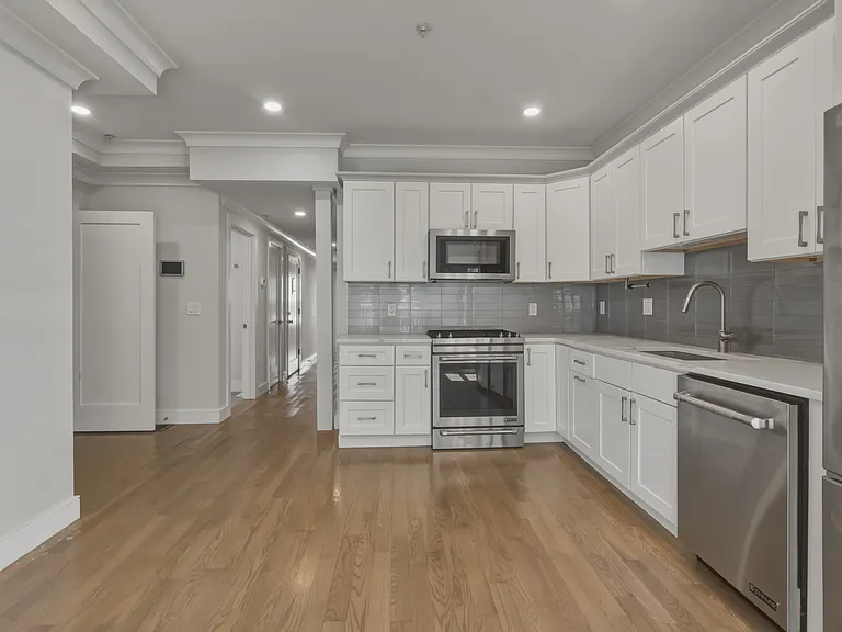 134 Chelsea St #1 — Photo 7