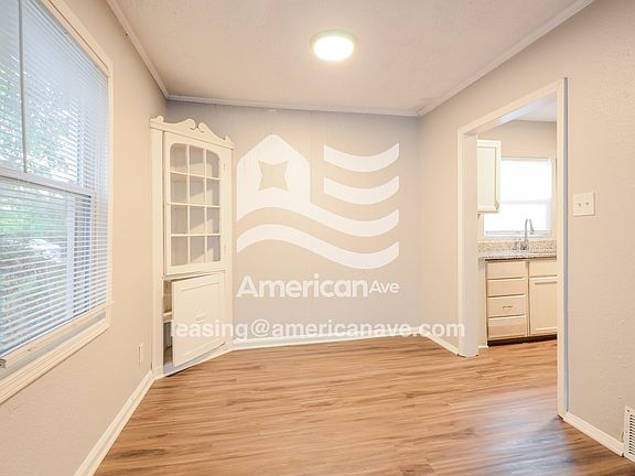 1591021_003_dining_room_4.jpg