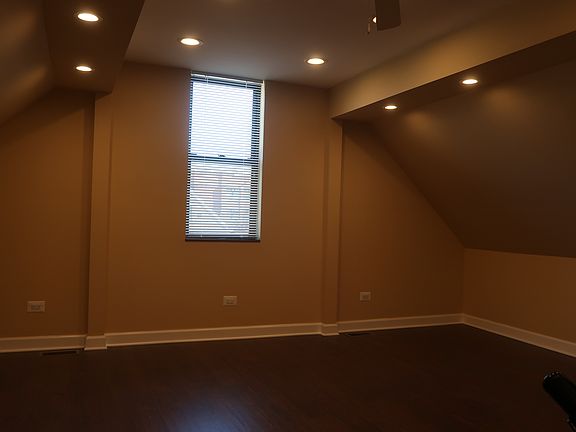 4th image of 1425 N Bosworth Ave #3R