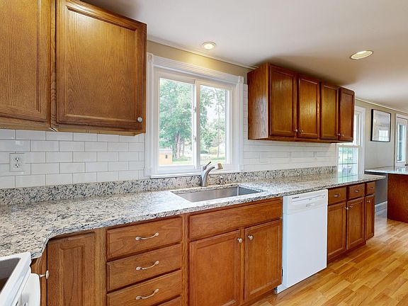 5th image of 44 Elmwood Avenue