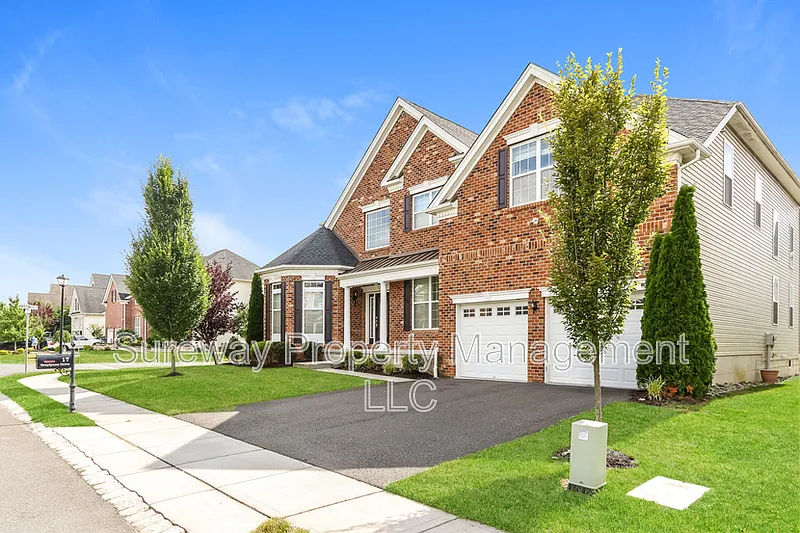 4 bed, 4.0 bath, 3618 sqft, $5,600 — Photo 2