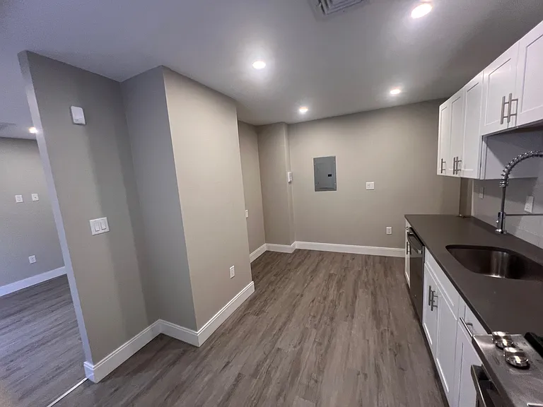 31 Maverick Sq #302B — Photo 8