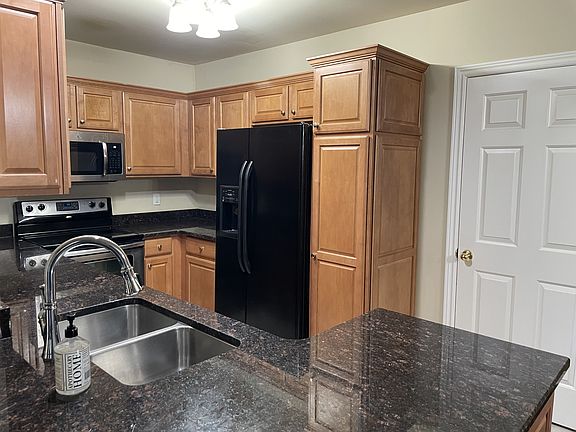 4th image of 5569 Hampshire Ln
