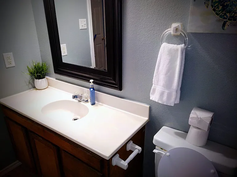 1521 E Thomas St — Photo 15