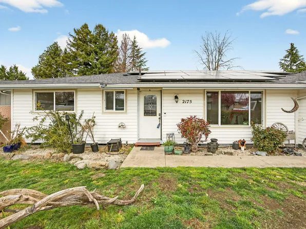 2175 Delta Waters Rd, Medford, OR 97504