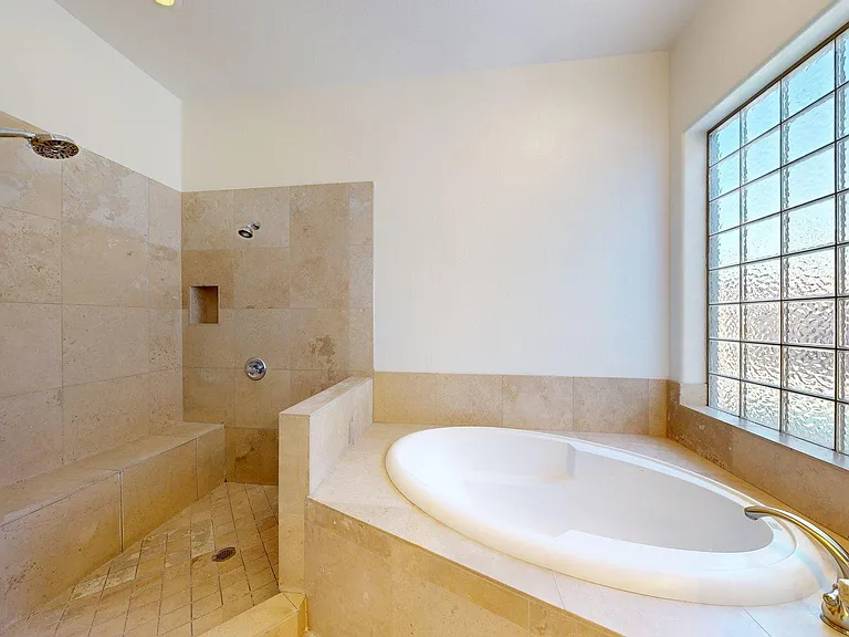 4537 E Devonshire Ave — Photo 15