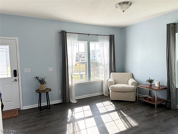 5th image of 90 Samantha Dr