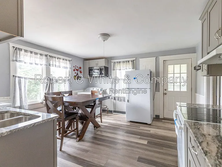 12 Evergreen St #3 — Photo 4
