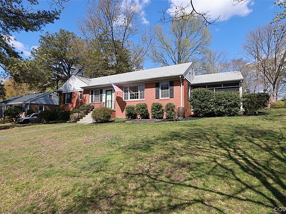 3rd image of 1906 Greenhurst Dr