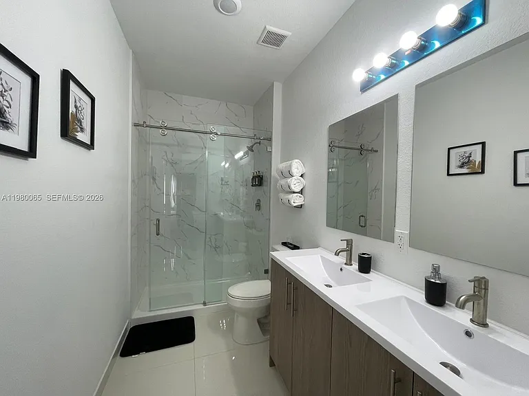 302 NW 11th Ct — Photo 50