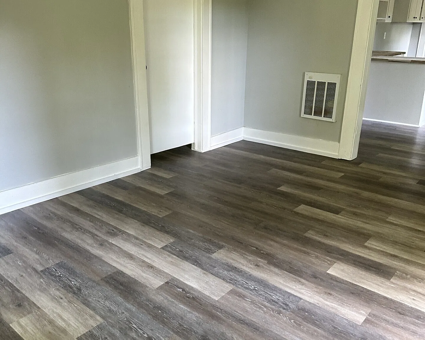 2 bed, 1.0 bath, 888 sqft, $1,200 — Photo 2